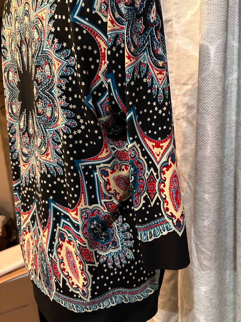 ECI New York Printed Black Medallion-Pattern Women's Top - Black/Red/Blue size L - Picture 5 of 7